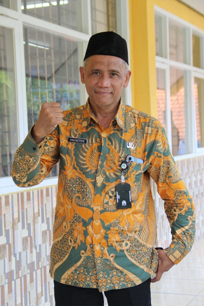 Kepala SMK Negeri 3 Jombang Drs Khasanuddin MMPd.