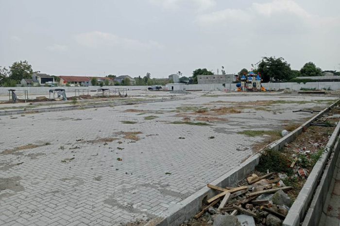 DIKEBUT: Proyek Sentra PKL Jl KH Ahmad Dahlan, Jombang.