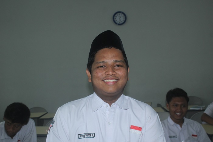 Rusyan El Shawab, kelas XI-H MA Madrasatul Quran Tebuireng