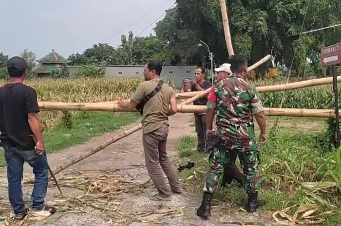 DIBUKA: jalan masuk menuju area Situs Petirtaan Sumberbeji di Desa Kesamben, Kecamatan Ngoro, Jombang, dibuka, Senin (11/11).