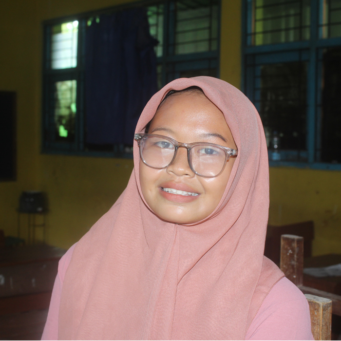 Dya Ajeng Octavia, kelas 9-B MTsN  9 di Tanjunganom Diwek, Jombang