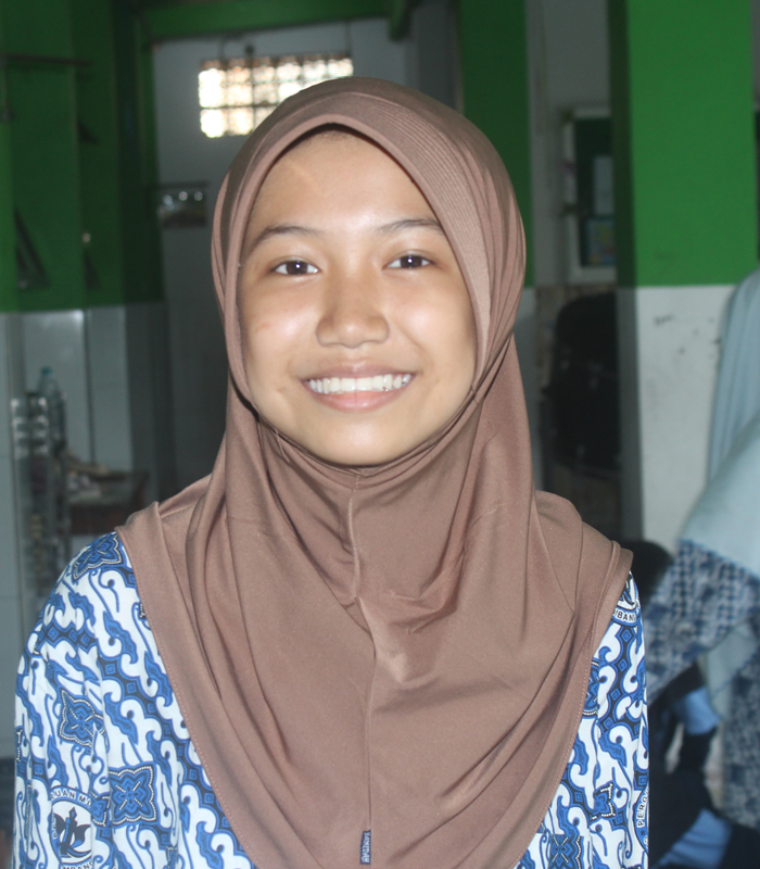 Fazira NF, kelas 8 MIPA 2 MTs Perguruan Muallimat Cukir, Diwek, Jombang