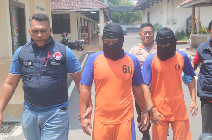 Polres Jombang berhasil membongkar jaringan peredaran narkoba di Kecamatan Diwek, Jombang.
