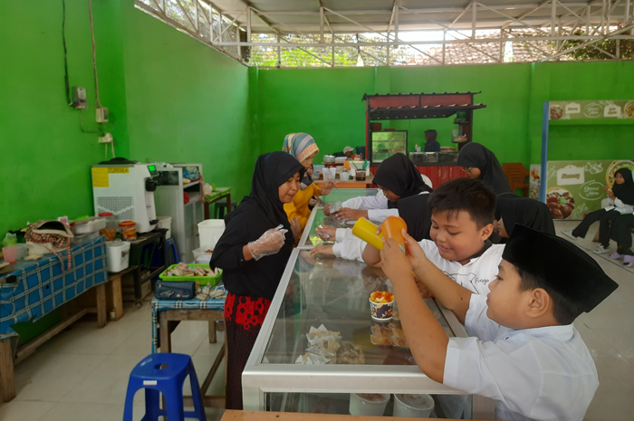 LEBIH SEHAT: Kantin sehat di SDN Kepanjen 2 Kecamatan Jombang, Jumat (15/11).