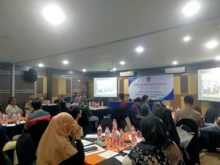 SUKSES: Dinas Perdagangan dan Perindustrian (Disdagrin) Jombang memfasilitasi sertifikasi TKDN-IK.