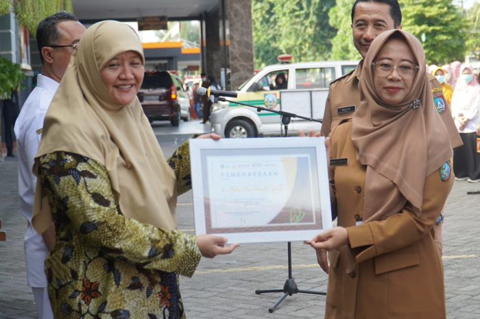 APRESIASI: Direktur RSUD Jombang dr Ma