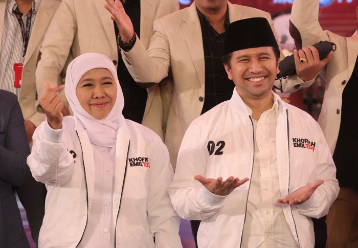 Lembaga Survei Poltracking merilis hasil terbaru elektabilitas paslon di Pilgub Jatim 2024, paslon nomor urut 2, Khofifah Indar Parawansa-Emil Elestianto Dardak unggul jauh atas paslon lain.