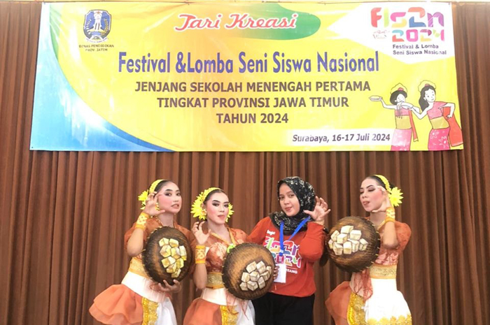 MEMBANGGAKAN: Tim tari SMPN 1 Tembelang saat menjuarai lomba tari FLS2N 2024 sekaligus mewakili Kabupaten Jombang dalam FLS2N tingkat Provinsi Jawa Timur di Surabaya.