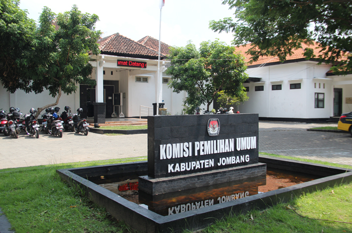 Kantor KPU Jombang di Jl KH Romli Tamim.