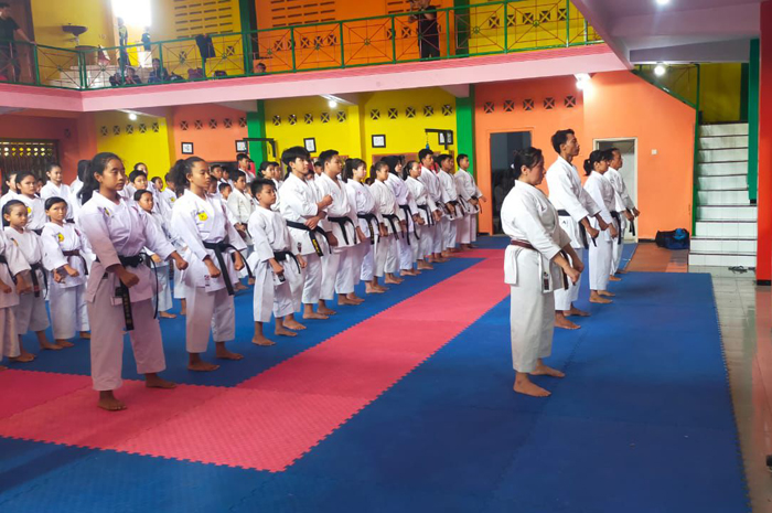 SIAP: Karateka saat menjalani TC di Dojo Mahameru Jombang, (17/11).