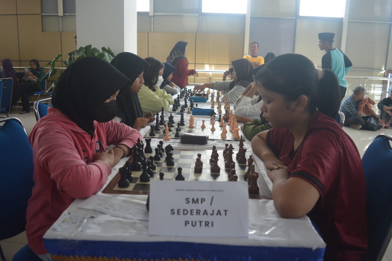 SUKSES: Turnamen catur yang digelar UKM PC Unior UIN Maliki Malang, Sabtu (30/11).