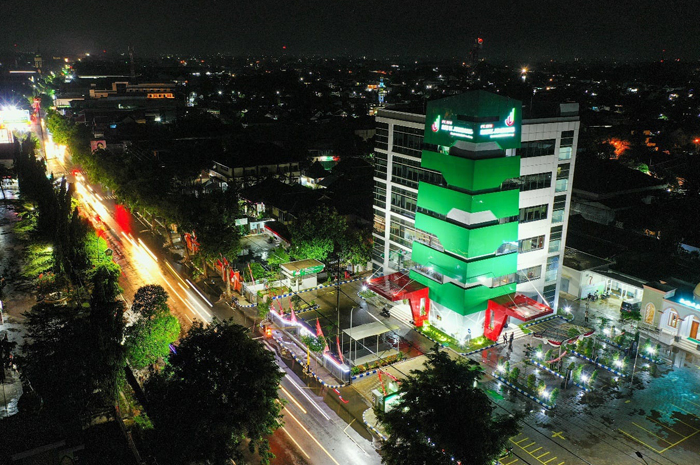 Bank Jombang Tower di Jl Presiden KH Abdurrahman Wahid (Gus Dur).