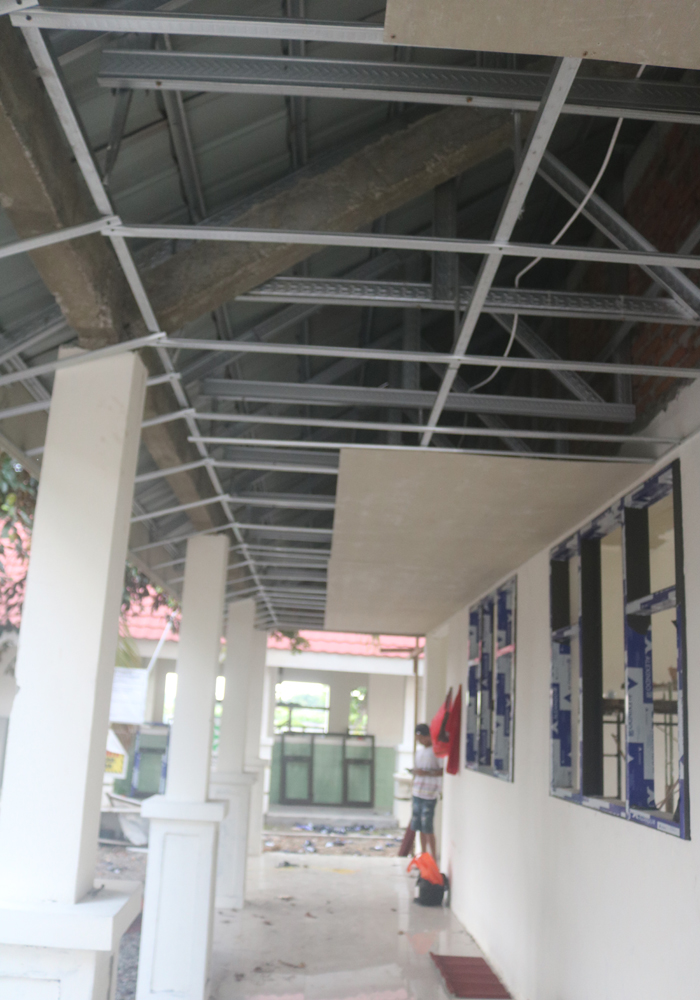 BELUM RAMPUNG: Kondisi bangunan proyek rehab SDN Jarak 2 di Desa Jarakkulon, Kecamatan Jogooto, Jombang yang molor.