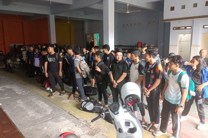 SEMANGAT: Karateka Jombang berkumpul di Dojo Mahameru Jombang sebelum berangkat TC, (1/12).