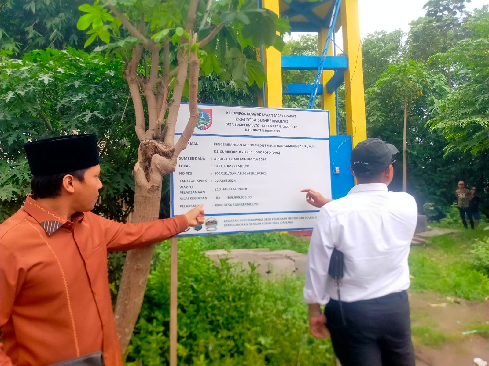 PANTAU: Komisi C DPRD Jombang sidak (inspeksi mendadak) proyek program penyediaan air minum dan sanitasi berbasis masyarakat (Pamsimas) di Desa Sumbermulyo, Kecamatan Jogoroto, Jombang.