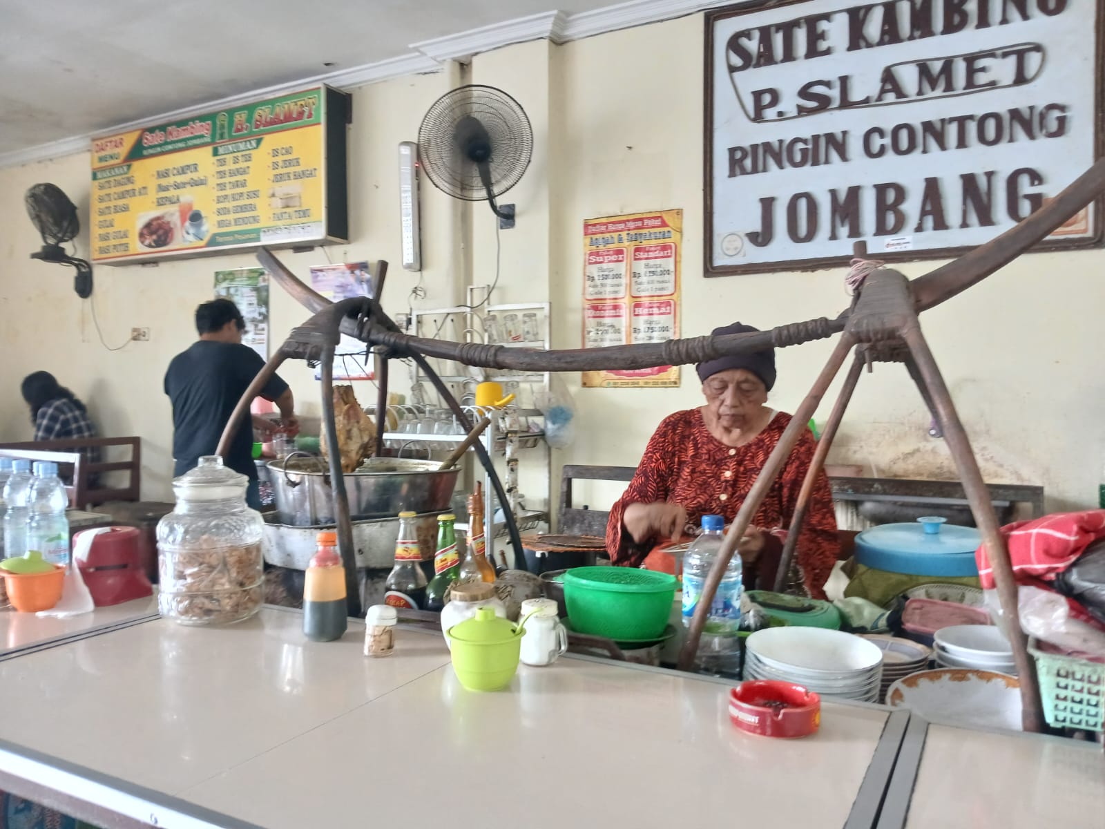 EKSIS: Sate kambing Pak Slamet Ringin Contong Jombang.