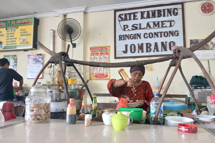 EKSIS: Sate kambing Pak Slamet Ringin Contong Jombang.