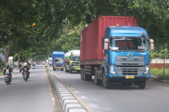 Pemerintah melalui Kementerian Perhubungan (Kemenhub) memberlakukan pembatasan operasional kendaraan angkutan barang selama mudik dan balik Lebaran nanti.