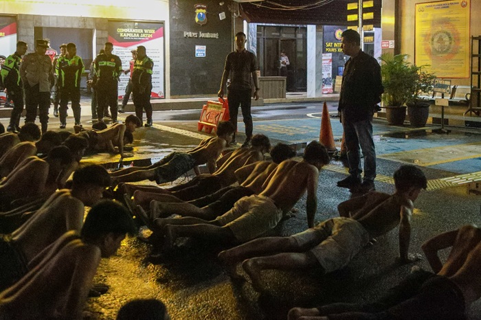 Sebanyak 22 remaja di Jombang terjaring patroli polisi, Minggu (22/12) dini hari.