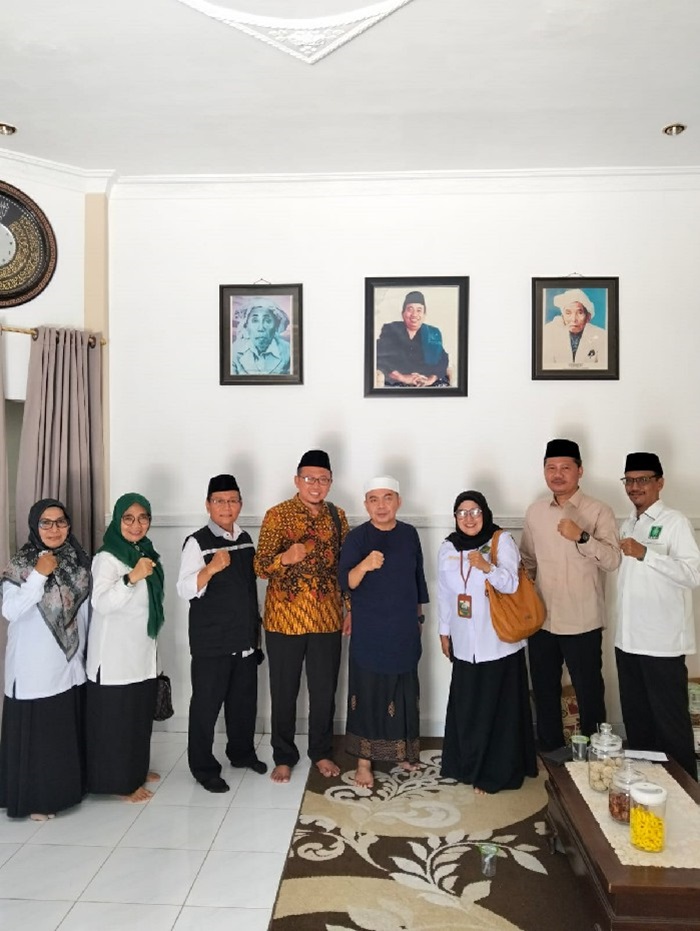 TELADAN: Wakil Ketua DPRD Jombang, HM Syarif Hidayatullah ST MMT (Gus Sentot) saat menerima kunjungan pengurus PC LP Ma&rsquo;arif NU Kabupaten Jombang, Selasa (24/12).