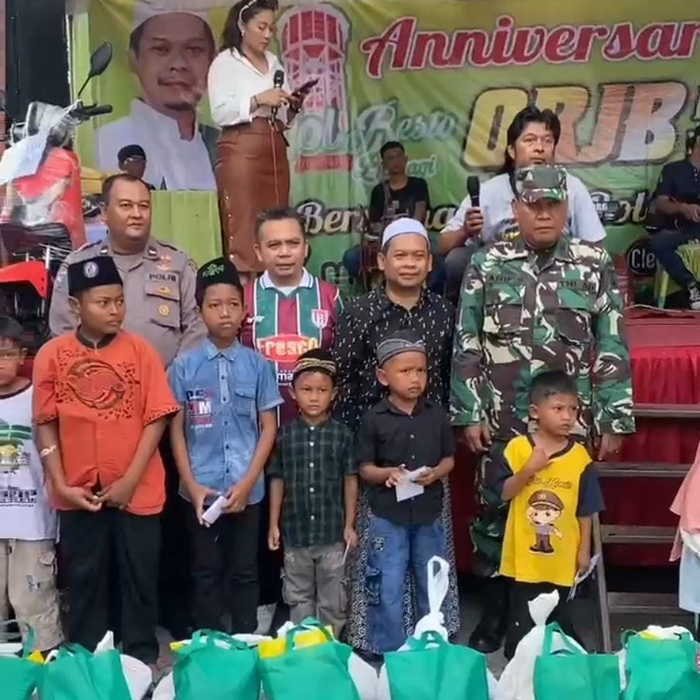 TELADAN: Wakil Ketua DPRD Jombang, HM Syarif Hidayatullah ST MMT (Gus Sentot) saat menghadiri anniversary  ORJB ke-4 di Sengon, Jombang, Minggu (5/1).