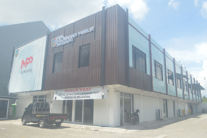 BAKAL DIREHAB: Gedung lantai dua MPP di Ruko Simpang Tiga Mojongapit, Jombang tahun ini rencananya direhab, (18/12).