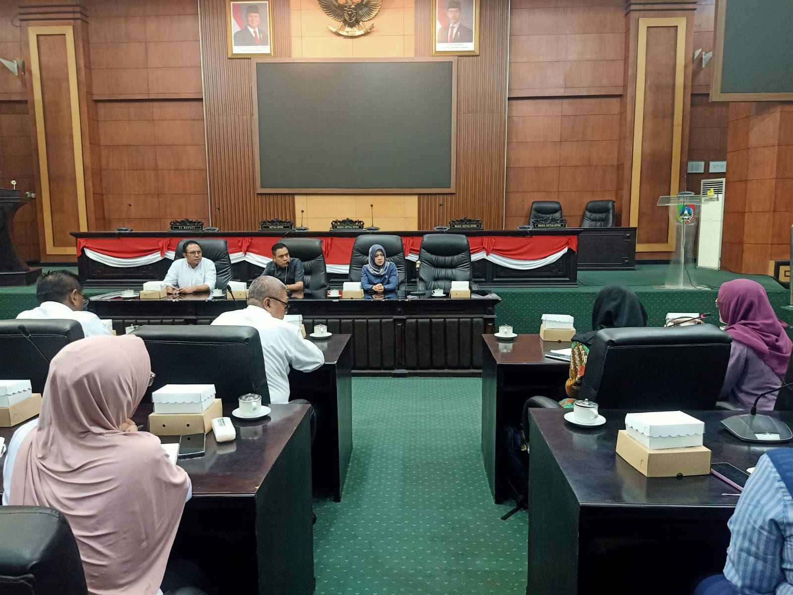 DENGAR PENDAPAT: Komisi D DPRD Jombang melakukan hearing dengan sejumlah pihak terkait, Rabu (15/1).