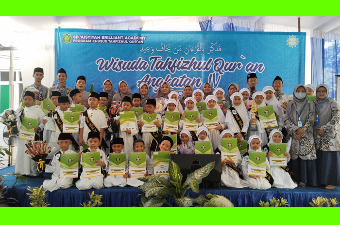 SUKSES: Wisuda tahfiz SD &lsquo;Aisyiyah Brilliant Academy Jombang, Sabtu (18/1).