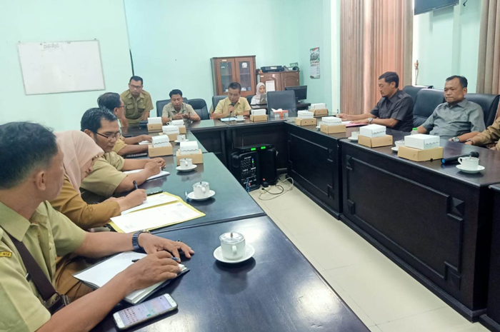 SERIUS: Komisi B DPRD Jombang memanggil Dinas Perdagangan dan Perindustrian (Disdagrin) Jombang, Senin (20/1).