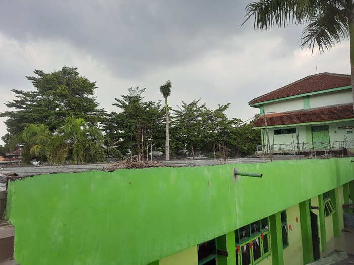 BAKAL DILANJUTKAN: Kondisi lantai 2 SMPN 1 Jombang yang bakal dibangun tahun ini.
