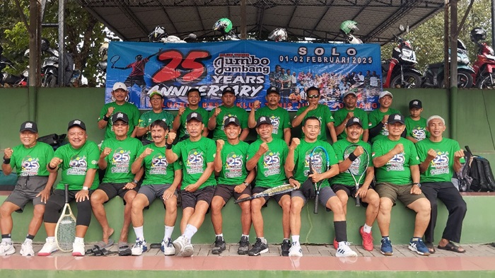 KOMPAK: Anggota klub tenis jumbo yang merayakan 25 th anniversary di Solo