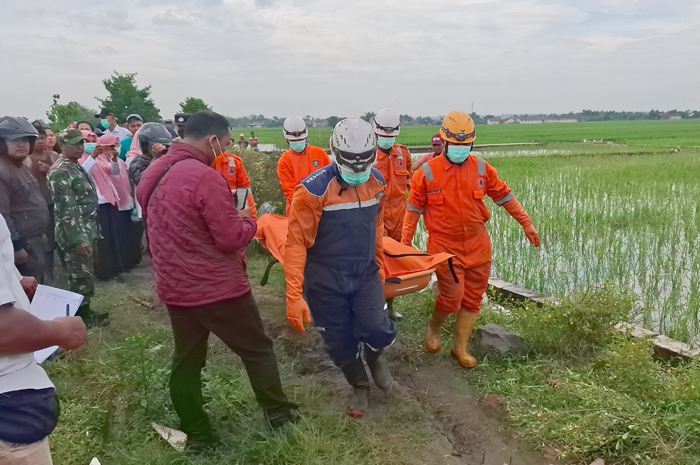 Warga Dusun Mireng, Desa Dukuharum, Kecamatan Megaluh, Jombang, digegerkan dengan penemuan mayat pria tanpa kepala di saluran air, Rabu (12/2) siang