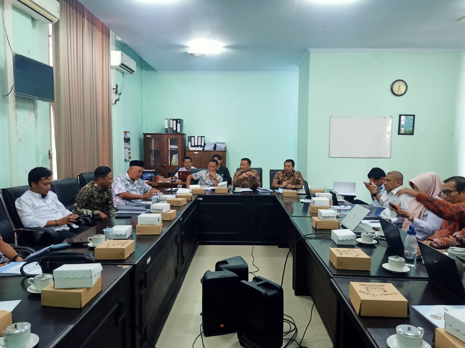 Badan Pembentukan Peraturan Daerah (Bapemperda) DPRD Jombang menggelar hearing terkait regulasi perlindungan perempuan dan anak.