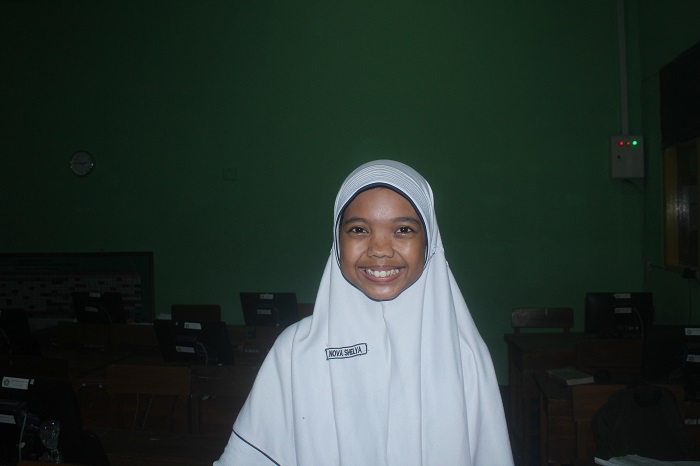 Nova Shelya Pratiwi, kelas 8-A MTsN 15 di Keras, Diwek, Jombang