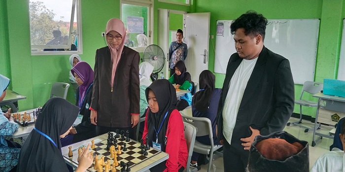 FOKUS: Pertandingan catur Porseni tingkat Kabupaten Jombang di MTsN 4 Jombang, Selasa (21/1).