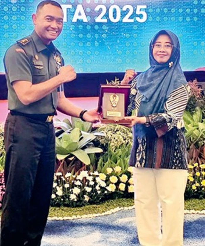 3.	APRESIASI: Direktur RSUD Jombang, Dr dr Ma