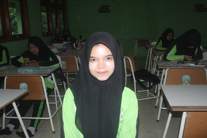 Isnaini Zahrotun Wardah, kelas 10-Akuntansi SMK Unggulan NU Mojoagung, Jombang