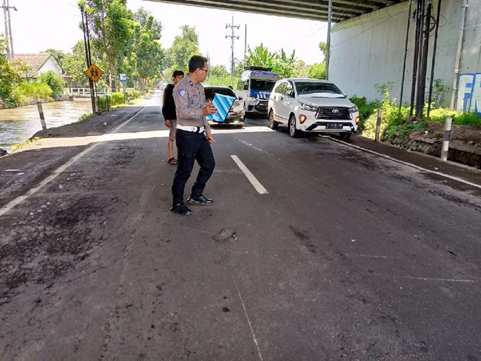 TKP: Lokasi kecelakaan di bawah Flyover Tol Jombang Mojokerto Dusun Ngrawan, Desa Pesantren Kecamatan Tembelang, Jombang, Sabtu (1/3) pagi.