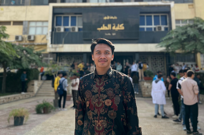M A Dimas Awaluddin warga Jombang yang kini menempuh pendidikan di  Universitas Al Azhar Mesir Fakultas Ushuluddin.