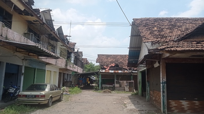Kondisi Pasar Mojotrisno, Kecamatan Mojoagung rusak berat.