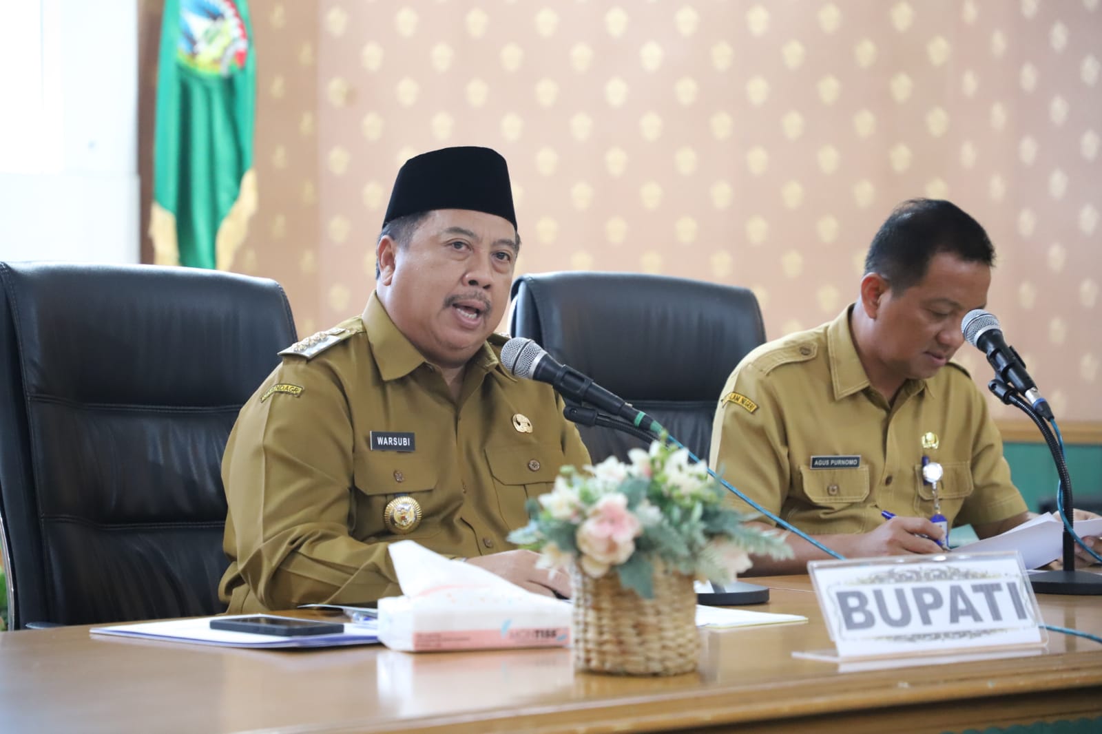 Bupati Jombang Warsubi.