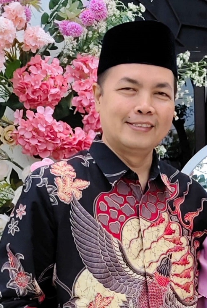 Kaseri SPd MM MPd, Guru Matematika SMAN 1 Jombang