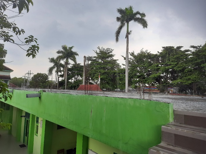 BAKAL DITINGKAT: SMPN 1 Jombang mendapat alokasi untuk membangun ruang kelas baru di lantai 2 tahun ini.