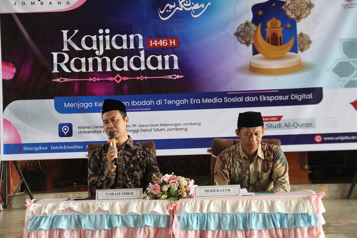 WAWASAN LUAS: Dekan Fakultas Sains dan Teknologi Unipdu Jombang, M Masrur M Kom, saat menjadi narasumber Kajian Ramadan Unipdu di Islamic Center, (17/3).