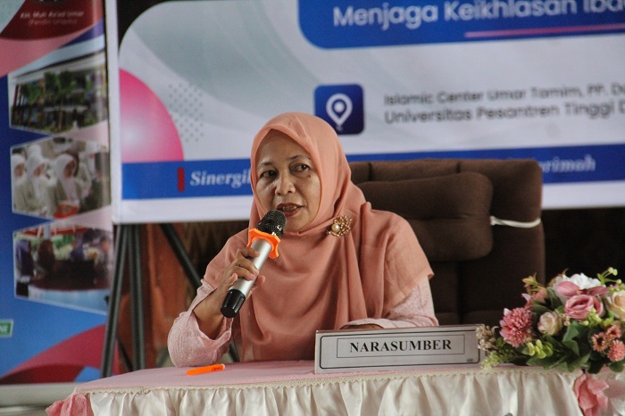 INSPIRATIF: Dekan Fakultas Bisnis, Bahasa dan Pendidikan Unipdu, Dr Wiwik Maryati SSos MSM, saat menjadi narasumber kajian Ramadan, Selasa (18/3).