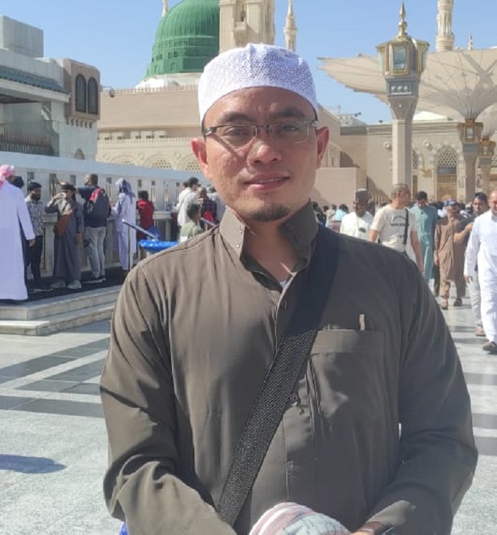 Nur Ahmad Mauludi, S.Pd (Gus Mauludi) Pengasuh Asrama 4 Al-Karimah, PP Darul Ulum dan Guru SMA Darul Ulum 1 Unggulan Jombang)