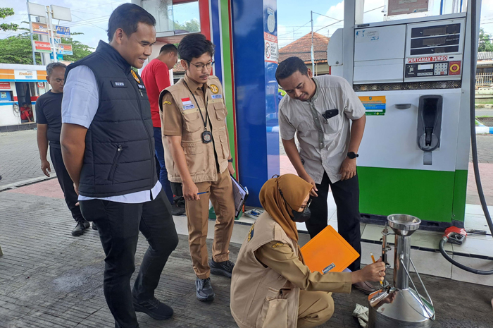 Polres Jombang bersama tim gabungan melakukan inspeksi mendadak (Sidak) BBM ke SPBU