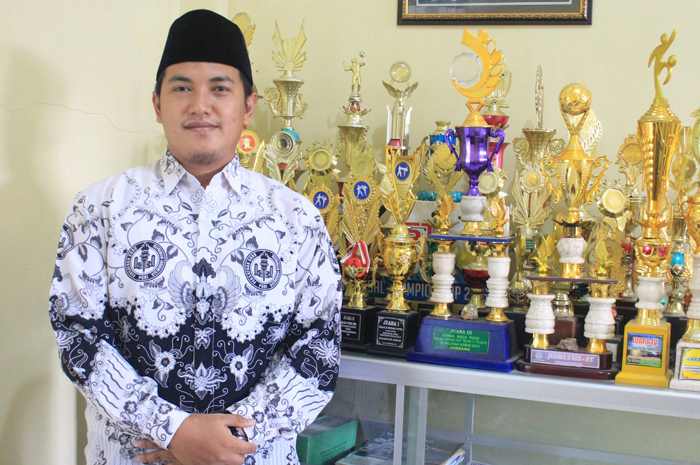 Kepala SMK PGRI 2 Jombang, Ari Rozi Anindito