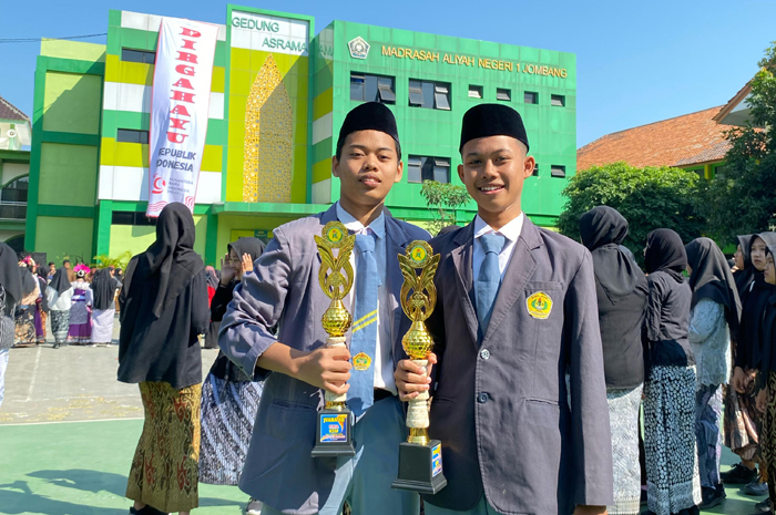 M. Nabil Fawwaz Fauzi, Siswa SMA Darul Ulum 1 Unggulan Jombang