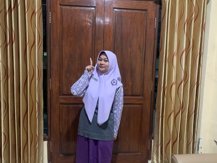 Athaya Fairuz Husnah, Kelas IX Kreatif SMP Islam Roushon Fikr Jombang